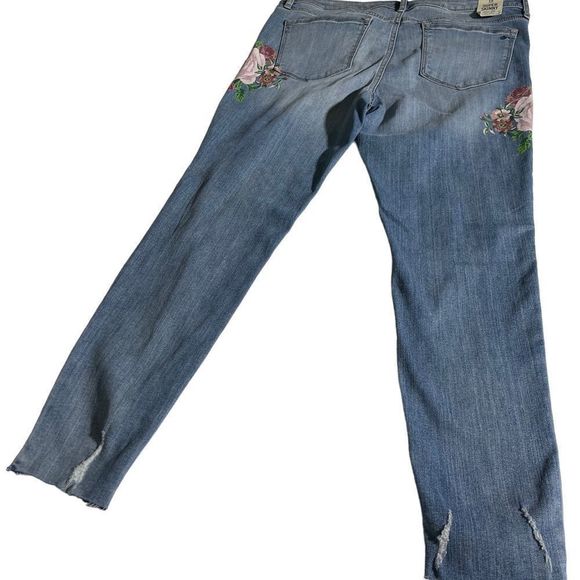 American Rag Cie Super Skinny Mid-Rise Junior Size 15 Flower Jeans - Picture 4 of 10